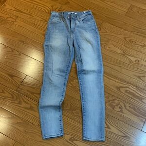 Classic Blue Levi’s Women's Jeans size 26 skinny